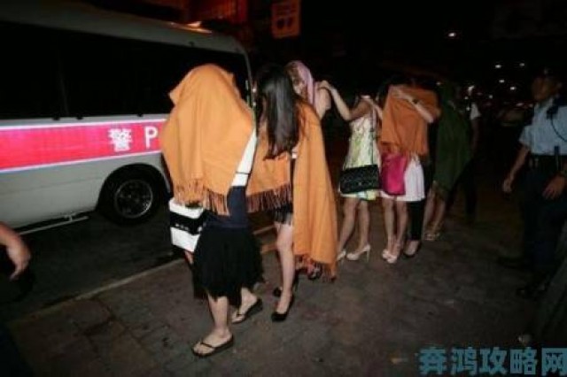 快递|美女黄频产业链内幕曝光警方突击抓捕现场画面曝光